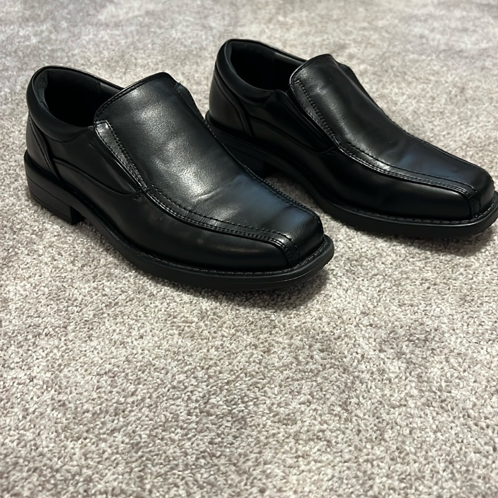 Bruno Marc slip on dress shoes size 2